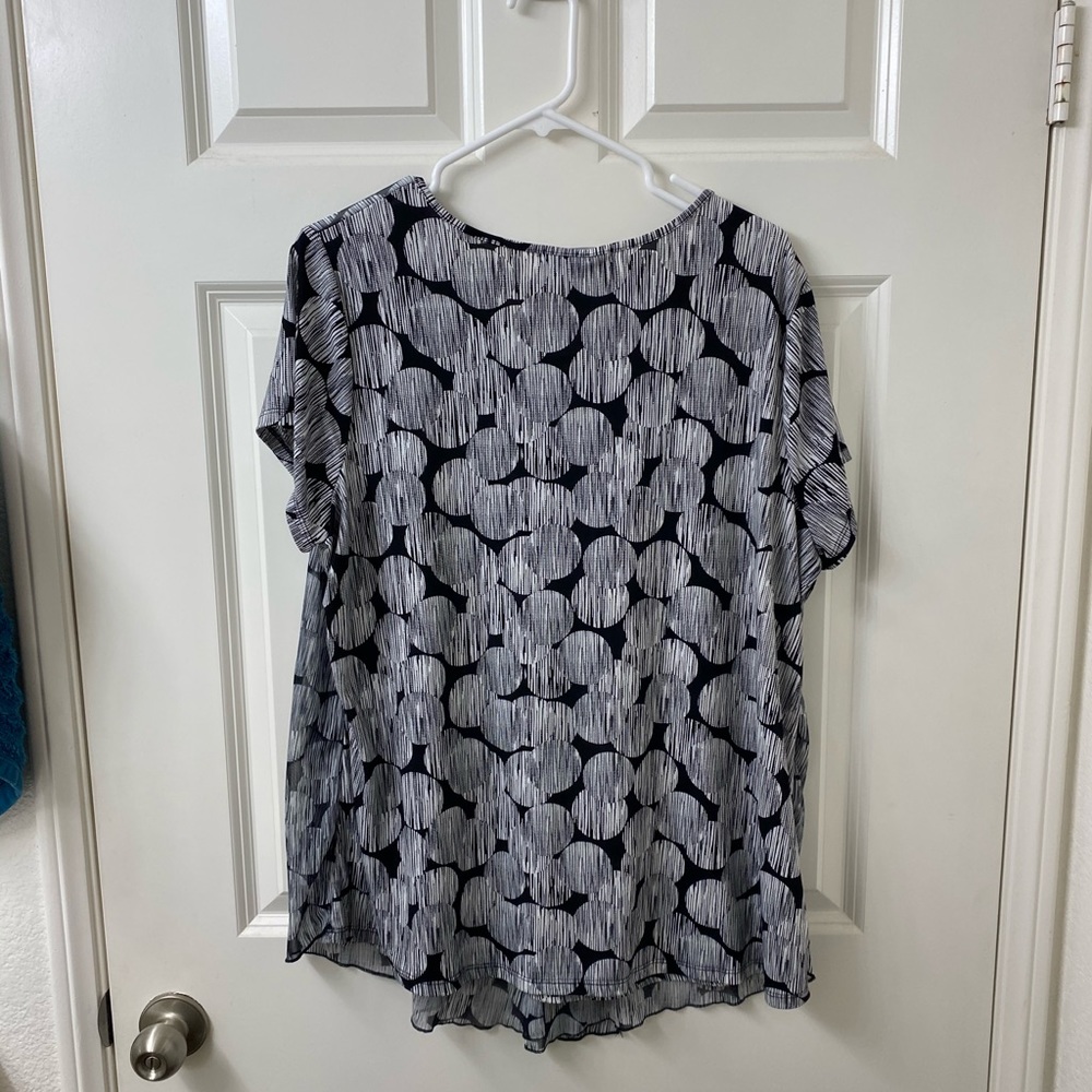 Flowy Work Blouse - Picture 6 of 6